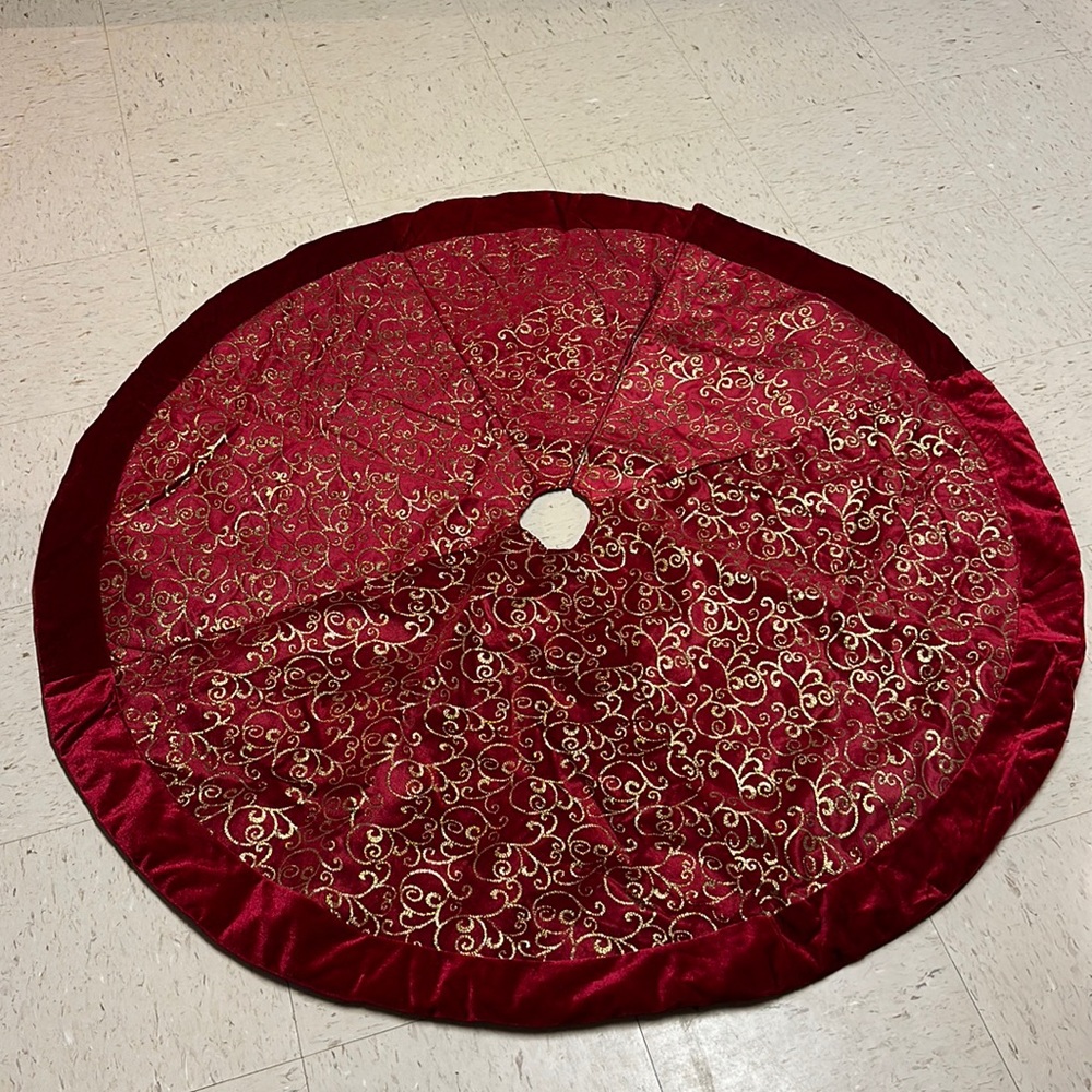 Christmas Tree 🎄 Skirt 48 inches